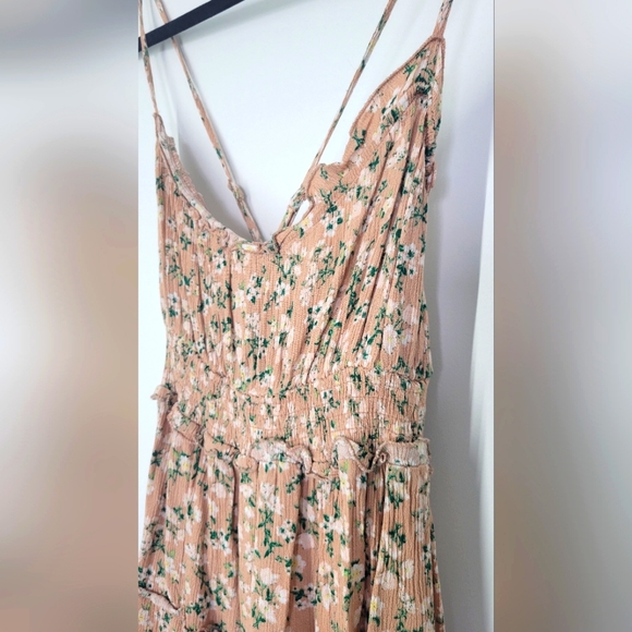Cross back floral dress - Picture 2 of 3